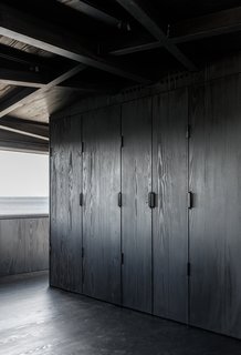 A Coal Crane Houses an Unexpected Retreat and Meeting Room in Copenhagen - Photo 6 of 11 -