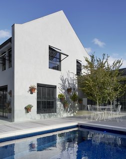 See How Sliding-Glass Pavilions Transformed a Renovated Melbourne Home - Photo 2 of 10 -
