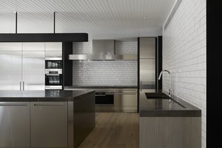 See How Sliding-Glass Pavilions Transformed a Renovated Melbourne Home - Photo 8 of 10 -