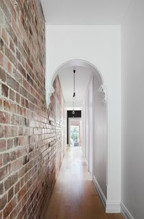 A Streamlined Addition Revives a Gloomy Victorian in Sydney - Photo 2 of 8 -