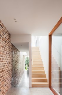 A Streamlined Addition Revives a Gloomy Victorian in Sydney - Photo 4 of 8 -