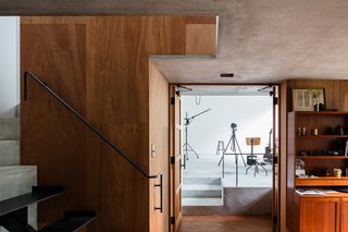 Find Out How a Japanese Architect Created a Fluid Live/Work Space For a Photographer - Photo 8 of 12 -