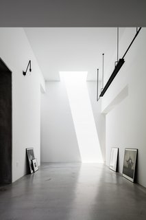 Find Out How a Japanese Architect Created a Fluid Live/Work Space For a Photographer - Photo 2 of 12 -