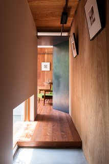 Find Out How a Japanese Architect Created a Fluid Live/Work Space For a Photographer - Photo 4 of 12 -