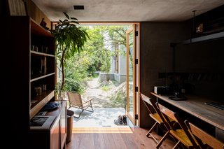 Find Out How a Japanese Architect Created a Fluid Live/Work Space For a Photographer - Photo 12 of 12 -