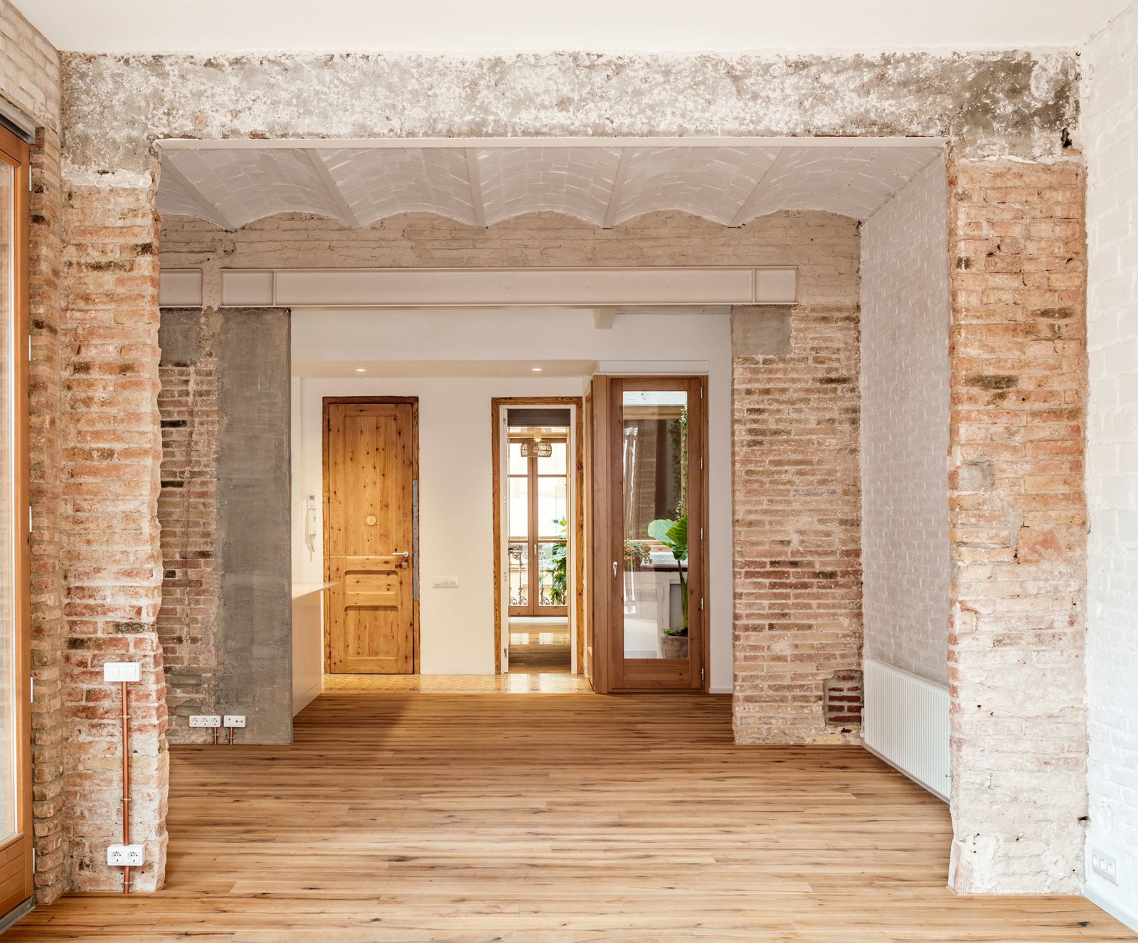 6 Places to Find Affordable (Or Free!) Reclaimed Building Materials - Salvaged Materials For Apartment Renovations