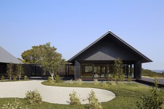 A Sleek Resort in a Japanese National Park Reinterprets Tradition - Photo 8 of 9 -