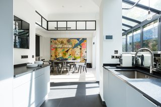 Channel Parisian Glamour With a Stay in This Striking Montmartre Townhouse - Photo 6 of 10 -