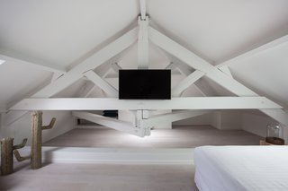 Channel Parisian Glamour With a Stay in This Striking Montmartre Townhouse - Photo 9 of 10 -