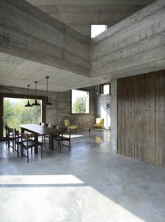A Concrete Hideaway in the Italian Countryside - Photo 3 of 11 -