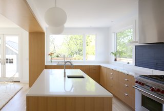 You Wouldn't Expect the Rooftop Addition on This American Foursquare in Portland - Photo 6 of 9 -