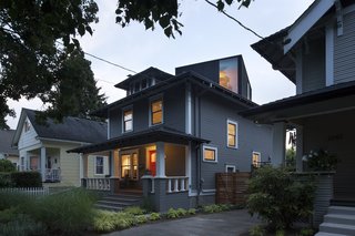 You Wouldn't Expect the Rooftop Addition on This American Foursquare in Portland - Photo 2 of 9 -