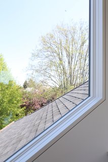 You Wouldn't Expect the Rooftop Addition on This American Foursquare in Portland - Photo 3 of 9 -