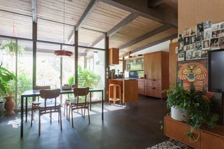 Hole Up in This Quintessential Midcentury Modern Rental in Hollywood - Photo 4 of 12 -