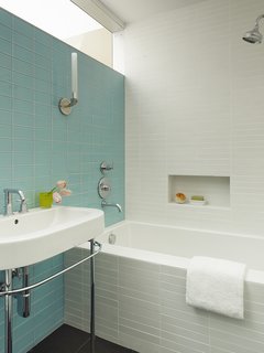 What's the Best Way to Save Space in a Small Bathroom? - Photo 13 of 14 -