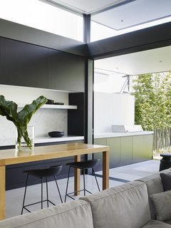 A Sleek, Two-Story Addition Hides Behind a Traditional Cottage in Sydney - Photo 8 of 12 -