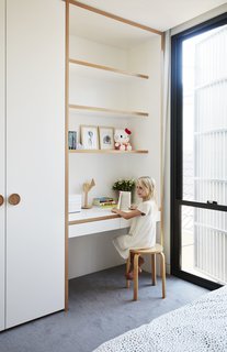 A Sleek, Two-Story Addition Hides Behind a Traditional Cottage in Sydney - Photo 11 of 12 -