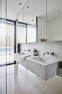 A Sleek, Two-Story Addition Hides Behind a Traditional Cottage in Sydney - Photo 12 of 12 -