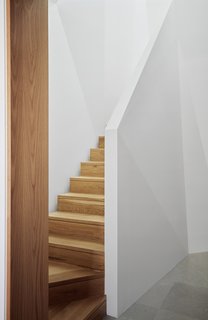 A Sleek, Two-Story Addition Hides Behind a Traditional Cottage in Sydney - Photo 4 of 12 -