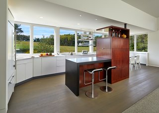 "Although it looks like an inoperable window, these allow for ventilation," Wiedemann said of the glazing lining the kitchen and dining areas. The architects opted for Marvin Casement Venting units in custom-widths.