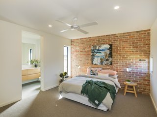 Double table lamps and bedside tables are easily accessible from the bed.