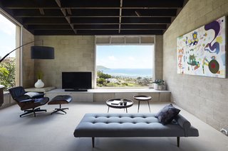 Large picture windows in every room connect occupants to Pacific Ocean vistas.