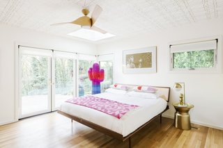 In the principal bedroom, wallpaper from Hygge & West hovers over the George Nelson Thin Edge Bed from Design Within Reach. Horner also added multiple skylights throughout the house to bring in more light.
