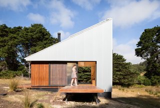 "With both sliding doors open, the two decks connect seamlessly through the building, dramatically changing the sense of scale, space, and connection to the site."
