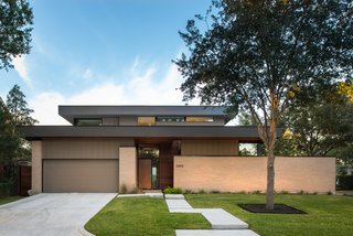 Top 5 Homes of the Week That Ooze Midcentury Modern Vibes - Photo 3 of 5 -