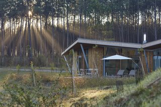 Harmonizing With Nature, These Eco-Huts Offer Respite in the Heart of France - Photo 4 of 10 -