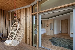 Harmonizing With Nature, These Eco-Huts Offer Respite in the Heart of France - Photo 6 of 10 -