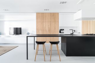 A Cramped Amsterdam Apartment Is Transformed Into an Airy Loft - Photo 4 of 9 -
