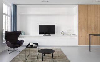 A Cramped Amsterdam Apartment Is Transformed Into an Airy Loft - Photo 1 of 9 -