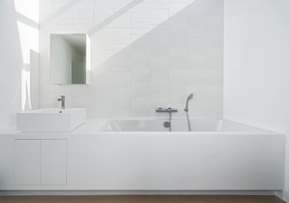 A Cramped Amsterdam Apartment Is Transformed Into an Airy Loft - Photo 9 of 9 -