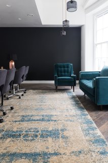Forget Coworking—These Coliving Spaces Let You Travel the World For $1,800 a Month - Photo 18 of 25 - Roam London coworking space