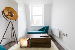 Forget Coworking—These Coliving Spaces Let You Travel the World For $1,800 a Month - Photo 19 of 25 - Roam London reading room