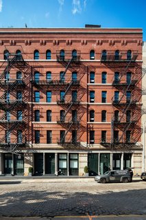 A Steel Staircase Merges Two Units Into One in Tribeca - Photo 1 of 13 - Located in the lower Manhattan neighborhood of Tribeca, The Raft Loft is a modern intervention in a traditional New York City residential building.