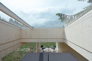 Atop the kitchen and bathroom lies an additional sleeping quarter, directly under the sky above.