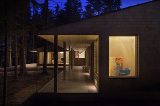 The home fully embraces the natural setting, reaching out and embracing the natural wonders.