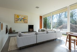 Large windows with automatic shades incorporate smart home technology, balancing daylight with comfort.
