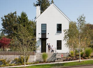 Top 5 Homes of the Week With Stunning Black, White, and Gray Facades - Photo 5 of 10 -