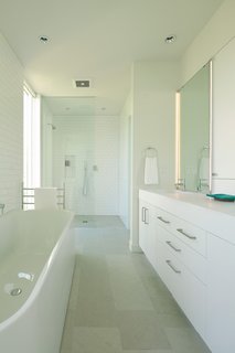 What's the Best Way to Save Space in a Small Bathroom? - Photo 9 of 14 -