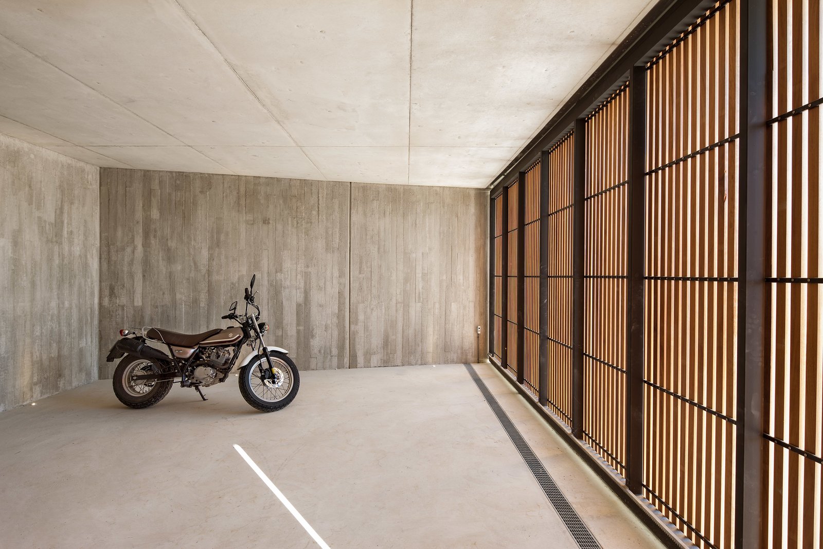 Garage Photos from Wall screens Dwell