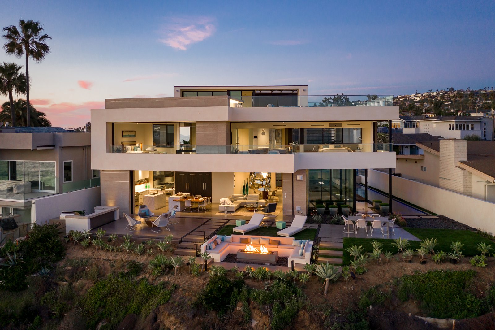 This New Cliffside La Jolla Residence Brings The Outdoors In with Views