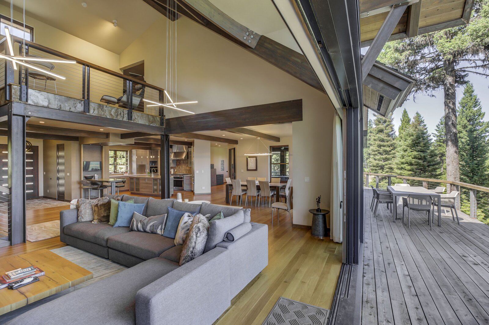 Photo 3 of 6 in A Modern Mountain Retreat Blends Outdoor-Indoor Living ...
