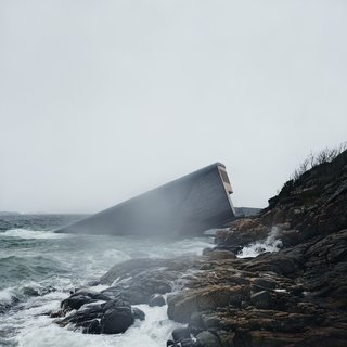 Under sits on the seabed as well as the rocks of the Norwegian coastline.
