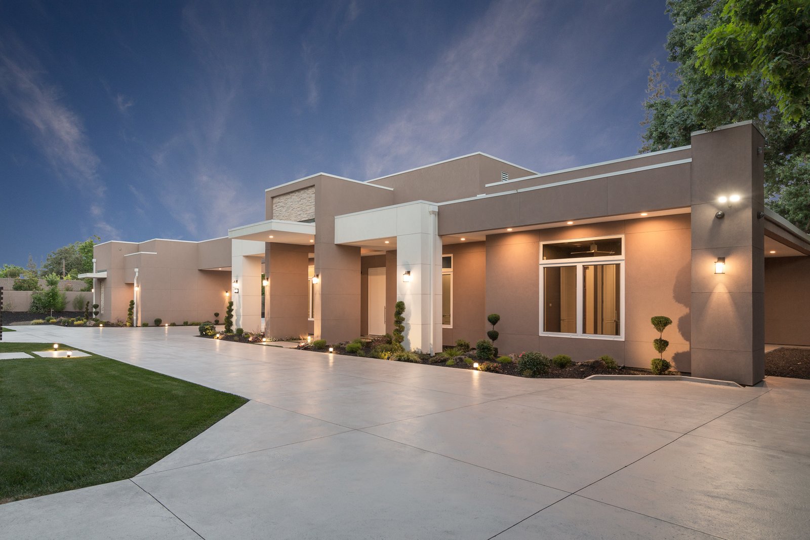 Photo 4 of 56 in A Custom Contemporary Net Zero Energy Luxury Estate by ...