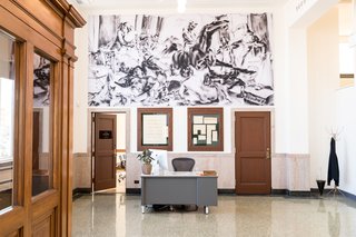 A Historic U.S. Post Office Is Transformed Into a Digital Agency’s New Modern Office - Photo 4 of 15 -