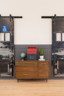 A Historic U.S. Post Office Is Transformed Into a Digital Agency’s New Modern Office - Photo 5 of 15 -