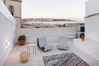 An Old Fisherman's House in Sicily Is Transformed Into 2 Apartments - Photo 11 of 12 -